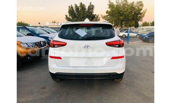 Sayi Imported Hyundai Tucson White Mota in Import - Dubai a Maseru Sayi Imported Hyundai Tucson White Mota in Import - Dubai a Maseru