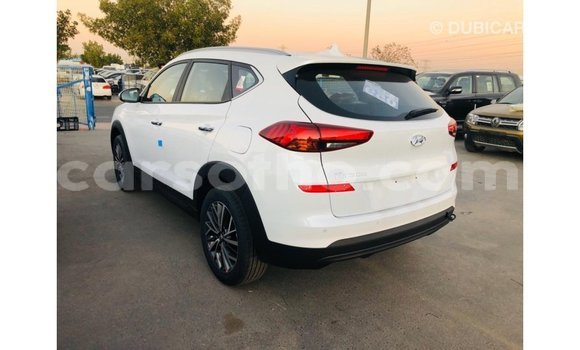 Sayi Imported Hyundai Tucson White Mota in Import - Dubai a Maseru Sayi Imported Hyundai Tucson White Mota in Import - Dubai a Maseru