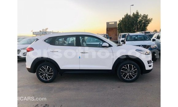 Sayi Imported Hyundai Tucson White Mota in Import - Dubai a Maseru Sayi Imported Hyundai Tucson White Mota in Import - Dubai a Maseru