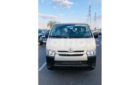 Sayi Imported Toyota Hiace White Mota in Import - Dubai a Maseru Sayi Imported Toyota Hiace White Mota in Import - Dubai a Maseru