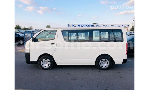 Sayi Imported Toyota Hiace White Mota in Import - Dubai a Maseru Sayi Imported Toyota Hiace White Mota in Import - Dubai a Maseru