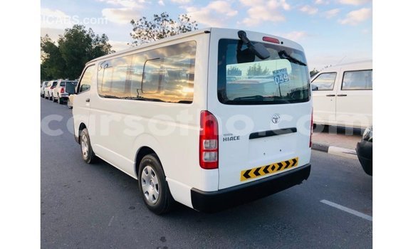 Sayi Imported Toyota Hiace White Mota in Import - Dubai a Maseru Sayi Imported Toyota Hiace White Mota in Import - Dubai a Maseru