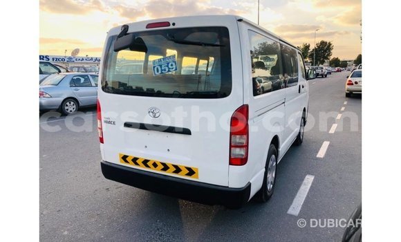 Sayi Imported Toyota Hiace White Mota in Import - Dubai a Maseru Sayi Imported Toyota Hiace White Mota in Import - Dubai a Maseru