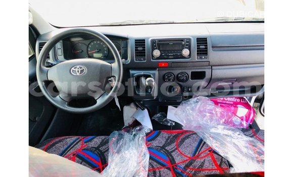 Sayi Imported Toyota Hiace White Mota in Import - Dubai a Maseru Sayi Imported Toyota Hiace White Mota in Import - Dubai a Maseru