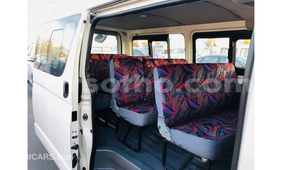 Sayi Imported Toyota Hiace White Mota in Import - Dubai a Maseru Sayi Imported Toyota Hiace White Mota in Import - Dubai a Maseru