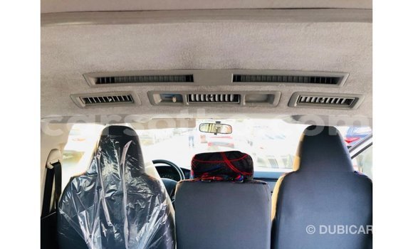 Sayi Imported Toyota Hiace White Mota in Import - Dubai a Maseru Sayi Imported Toyota Hiace White Mota in Import - Dubai a Maseru