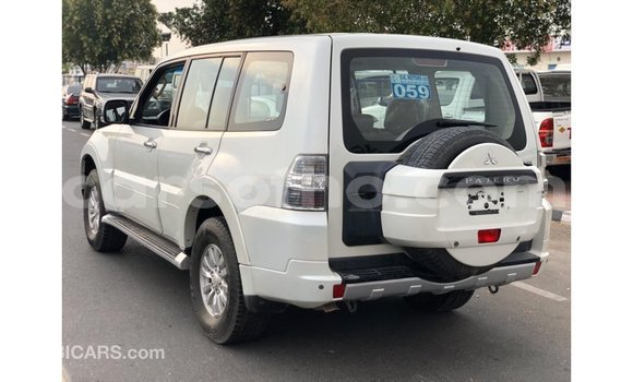 Sayi Imported Mitsubishi Pajero White Mota in Import - Dubai a Maseru Sayi Imported Mitsubishi Pajero White Mota in Import - Dubai a Maseru