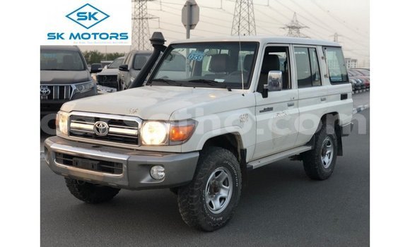 Acheter Import Voiture Toyota Land Cruiser Blanc à Import - Dubai, Maseru Acheter Import Voiture Toyota Land Cruiser Blanc à Import - Dubai, Maseru