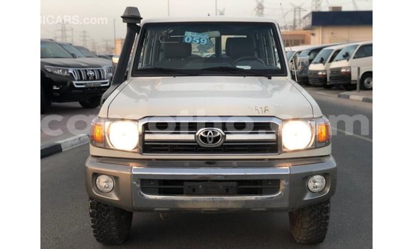 Acheter Import Voiture Toyota Land Cruiser Blanc à Import - Dubai, Maseru Acheter Import Voiture Toyota Land Cruiser Blanc à Import - Dubai, Maseru