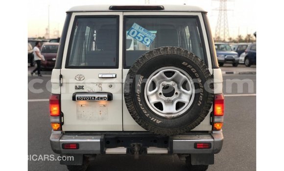 Acheter Import Voiture Toyota Land Cruiser Blanc à Import - Dubai, Maseru Acheter Import Voiture Toyota Land Cruiser Blanc à Import - Dubai, Maseru