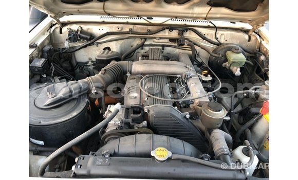 Acheter Import Voiture Toyota Land Cruiser Blanc à Import - Dubai, Maseru Acheter Import Voiture Toyota Land Cruiser Blanc à Import - Dubai, Maseru