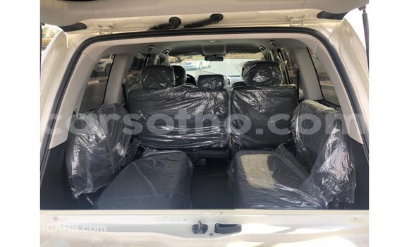 Sayi Imported Toyota Land Cruiser White Mota in Import - Dubai a Maseru Sayi Imported Toyota Land Cruiser White Mota in Import - Dubai a Maseru
