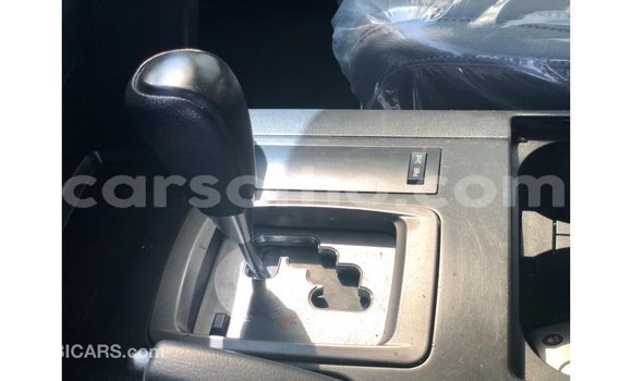 Sayi Imported Toyota Land Cruiser White Mota in Import - Dubai a Maseru Sayi Imported Toyota Land Cruiser White Mota in Import - Dubai a Maseru