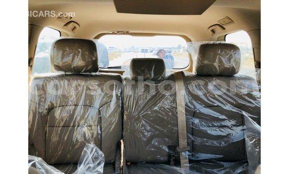 Sayi Imported Toyota Land Cruiser White Mota in Import - Dubai a Maseru Sayi Imported Toyota Land Cruiser White Mota in Import - Dubai a Maseru