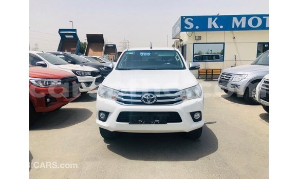 Sayi Imported Toyota Hilux White Mota in Import - Dubai a Maseru Sayi Imported Toyota Hilux White Mota in Import - Dubai a Maseru