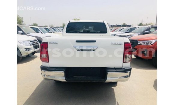 Sayi Imported Toyota Hilux White Mota in Import - Dubai a Maseru Sayi Imported Toyota Hilux White Mota in Import - Dubai a Maseru