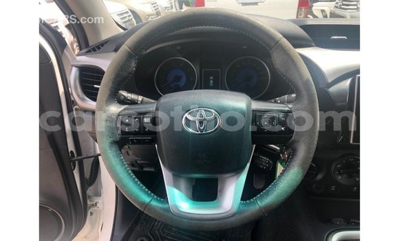 Sayi Imported Toyota Hilux White Mota in Import - Dubai a Maseru Sayi Imported Toyota Hilux White Mota in Import - Dubai a Maseru