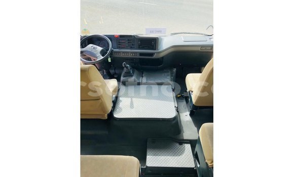 Sayi Imported Toyota Coaster White Mota in Import - Dubai a Maseru Sayi Imported Toyota Coaster White Mota in Import - Dubai a Maseru