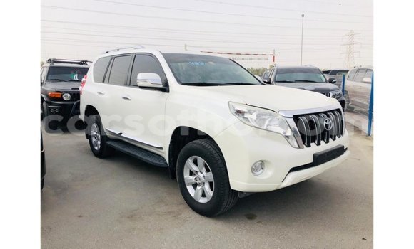 Acheter Import Voiture Toyota Prado Blanc à Import - Dubai, Maseru Acheter Import Voiture Toyota Prado Blanc à Import - Dubai, Maseru