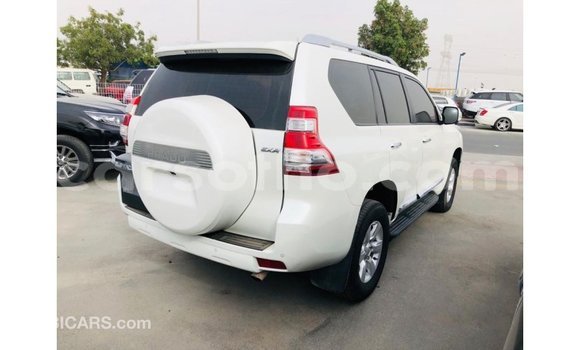 Acheter Import Voiture Toyota Prado Blanc à Import - Dubai, Maseru Acheter Import Voiture Toyota Prado Blanc à Import - Dubai, Maseru