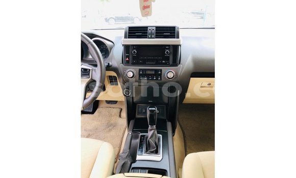 Acheter Import Voiture Toyota Prado Blanc à Import - Dubai, Maseru Acheter Import Voiture Toyota Prado Blanc à Import - Dubai, Maseru