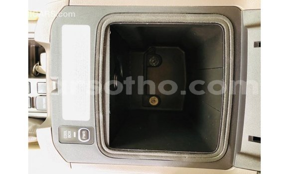 Acheter Import Voiture Toyota Prado Blanc à Import - Dubai, Maseru Acheter Import Voiture Toyota Prado Blanc à Import - Dubai, Maseru