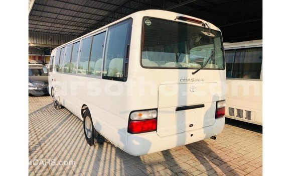 Acheter Import Voiture Toyota Coaster Blanc à Import - Dubai, Maseru Acheter Import Voiture Toyota Coaster Blanc à Import - Dubai, Maseru