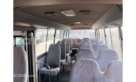 Acheter Import Voiture Toyota Coaster Blanc à Import - Dubai, Maseru Acheter Import Voiture Toyota Coaster Blanc à Import - Dubai, Maseru