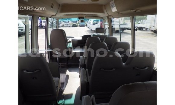 Acheter Import Voiture Toyota Coaster Blanc à Import - Dubai, Maseru Acheter Import Voiture Toyota Coaster Blanc à Import - Dubai, Maseru