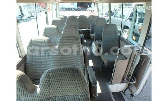 Acheter Import Voiture Toyota Coaster Blanc à Import - Dubai, Maseru Acheter Import Voiture Toyota Coaster Blanc à Import - Dubai, Maseru