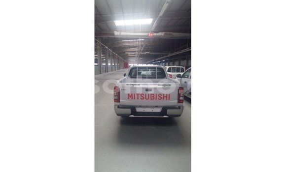 Acheter Import Voiture Mitsubishi L200 Blanc à Import - Dubai, Maseru Acheter Import Voiture Mitsubishi L200 Blanc à Import - Dubai, Maseru