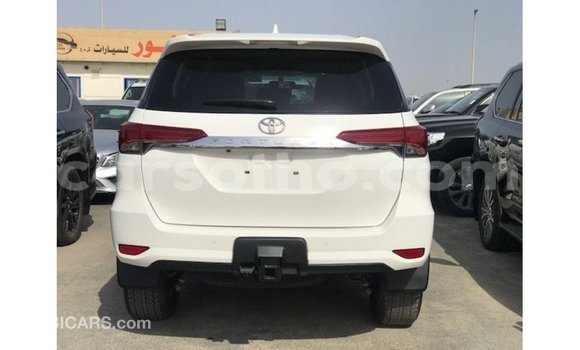 Sayi Imported Toyota Fortuner White Mota in Import - Dubai a Maseru Sayi Imported Toyota Fortuner White Mota in Import - Dubai a Maseru