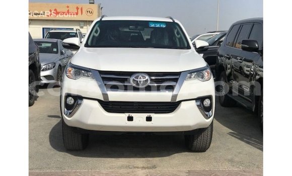 Sayi Imported Toyota Fortuner White Mota in Import - Dubai a Maseru Sayi Imported Toyota Fortuner White Mota in Import - Dubai a Maseru