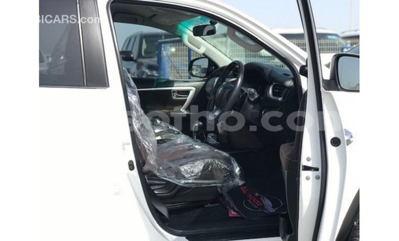 Sayi Imported Toyota Fortuner White Mota in Import - Dubai a Maseru Sayi Imported Toyota Fortuner White Mota in Import - Dubai a Maseru