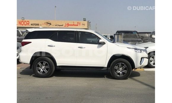 Sayi Imported Toyota Fortuner White Mota in Import - Dubai a Maseru Sayi Imported Toyota Fortuner White Mota in Import - Dubai a Maseru