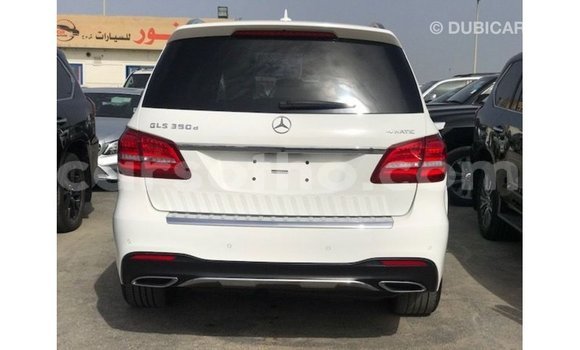 Sayi Imported Mercedes-Benz 190 White Mota in Import - Dubai a Maseru Sayi Imported Mercedes-Benz 190 White Mota in Import - Dubai a Maseru