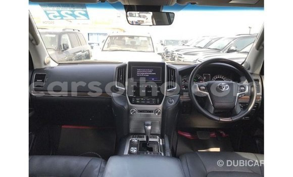Sayi Imported Toyota Land Cruiser White Mota in Import - Dubai a Maseru Sayi Imported Toyota Land Cruiser White Mota in Import - Dubai a Maseru