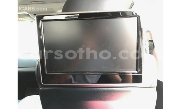 Sayi Imported Toyota Land Cruiser White Mota in Import - Dubai a Maseru Sayi Imported Toyota Land Cruiser White Mota in Import - Dubai a Maseru