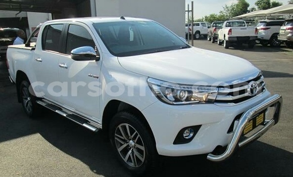 Sayi Imported Toyota Hilux White Mota in Maseru a Maseru Sayi Imported Toyota Hilux White Mota in Maseru a Maseru
