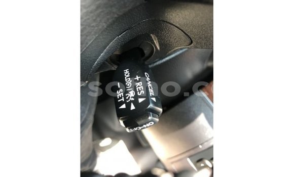 Sayi Imported Toyota Land Cruiser White Mota in Import - Dubai a Maseru Sayi Imported Toyota Land Cruiser White Mota in Import - Dubai a Maseru