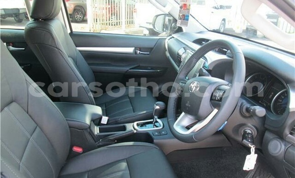 Sayi Imported Toyota Hilux White Mota in Maseru a Maseru Sayi Imported Toyota Hilux White Mota in Maseru a Maseru