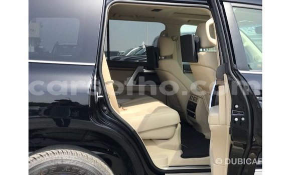 Sayi Imported Toyota Land Cruiser Black Mota in Import - Dubai a Maseru Sayi Imported Toyota Land Cruiser Black Mota in Import - Dubai a Maseru