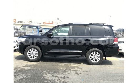 Sayi Imported Toyota Land Cruiser Black Mota in Import - Dubai a Maseru Sayi Imported Toyota Land Cruiser Black Mota in Import - Dubai a Maseru