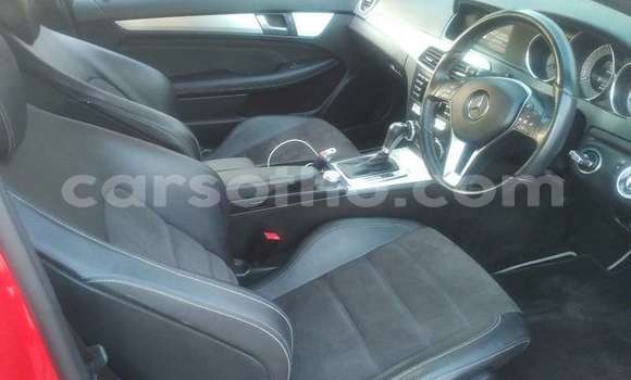 Acheter Occasion Voiture Mercedes-Benz C–Class Rouge à Peka, Leribe Acheter Occasion Voiture Mercedes-Benz C–Class Rouge à Peka, Leribe