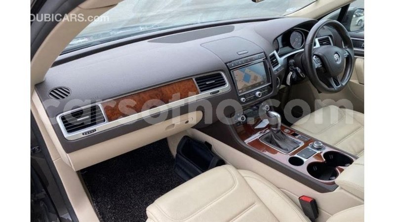 Big with watermark volkswagen touareg maseru import dubai 19267