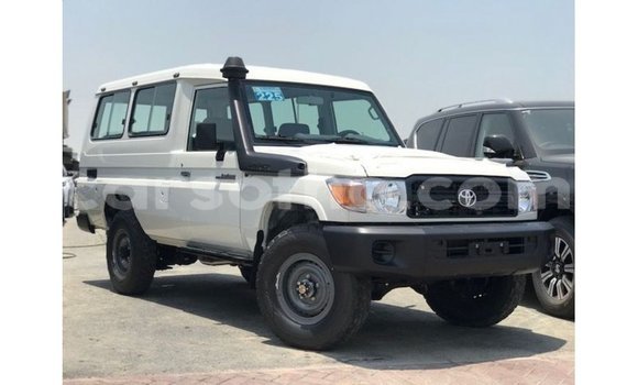 Acheter Import Voiture Toyota Land Cruiser Blanc à Import - Dubai, Maseru Acheter Import Voiture Toyota Land Cruiser Blanc à Import - Dubai, Maseru