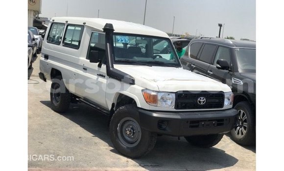 Acheter Import Voiture Toyota Land Cruiser Blanc à Import - Dubai, Maseru Acheter Import Voiture Toyota Land Cruiser Blanc à Import - Dubai, Maseru