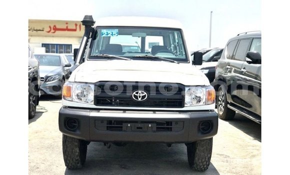 Acheter Import Voiture Toyota Land Cruiser Blanc à Import - Dubai, Maseru Acheter Import Voiture Toyota Land Cruiser Blanc à Import - Dubai, Maseru