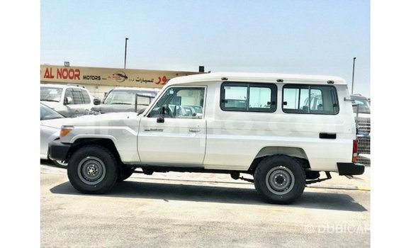 Acheter Import Voiture Toyota Land Cruiser Blanc à Import - Dubai, Maseru Acheter Import Voiture Toyota Land Cruiser Blanc à Import - Dubai, Maseru