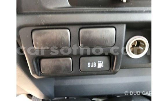 Acheter Import Voiture Toyota Land Cruiser Blanc à Import - Dubai, Maseru Acheter Import Voiture Toyota Land Cruiser Blanc à Import - Dubai, Maseru